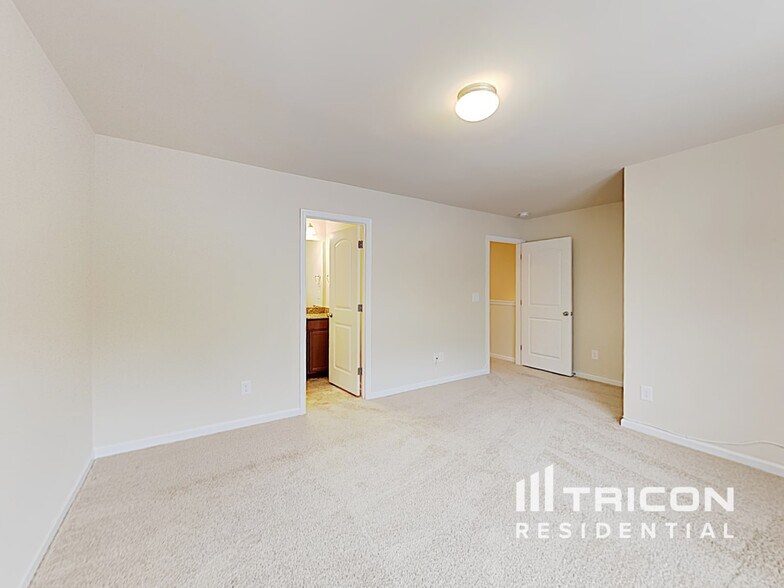 Building Photo - 2808 St George Ln