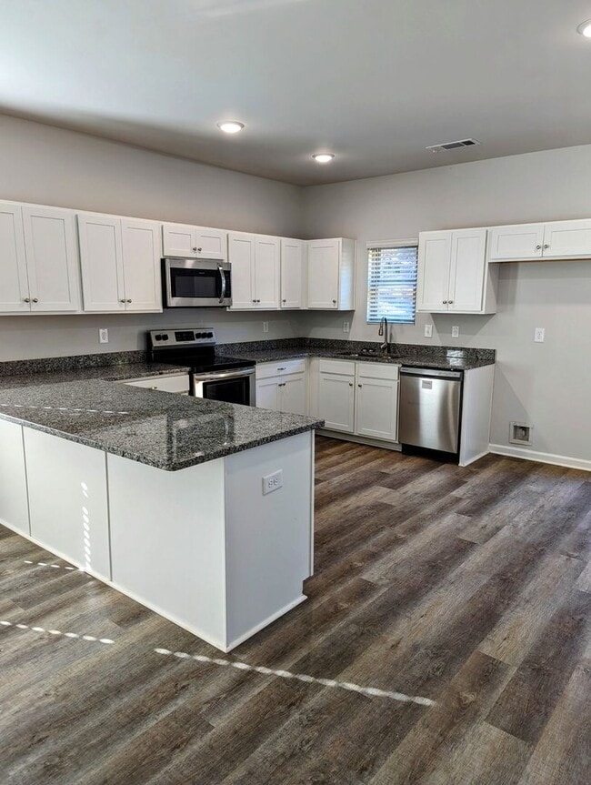Building Photo - *Rent Special* Gorgeous Newer Constuction ...