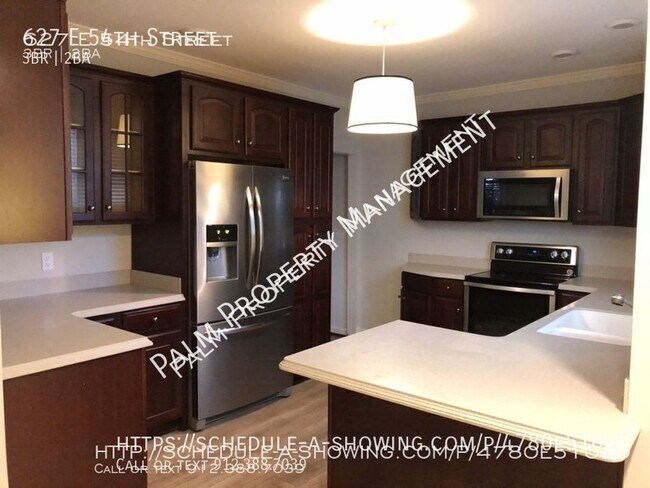 Building Photo - 627 E 54th St