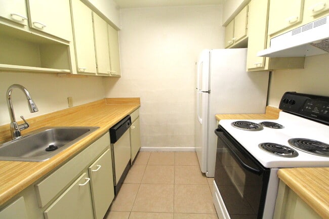 Building Photo - Waterfront Condo with Pensacola Bay Views – Updated 1BR in Quiet Southeast Community | Minutes to...