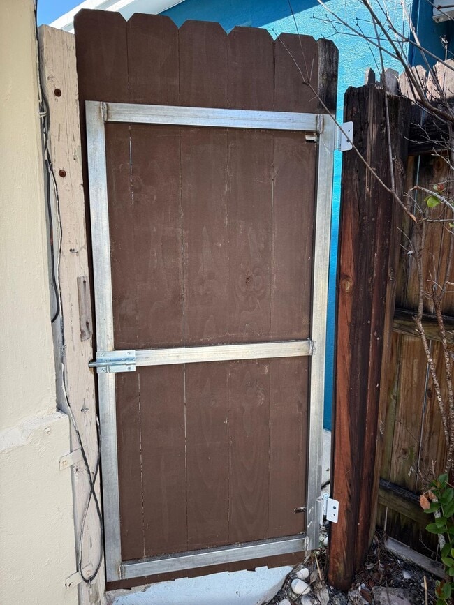 Building Photo - 622 N L St