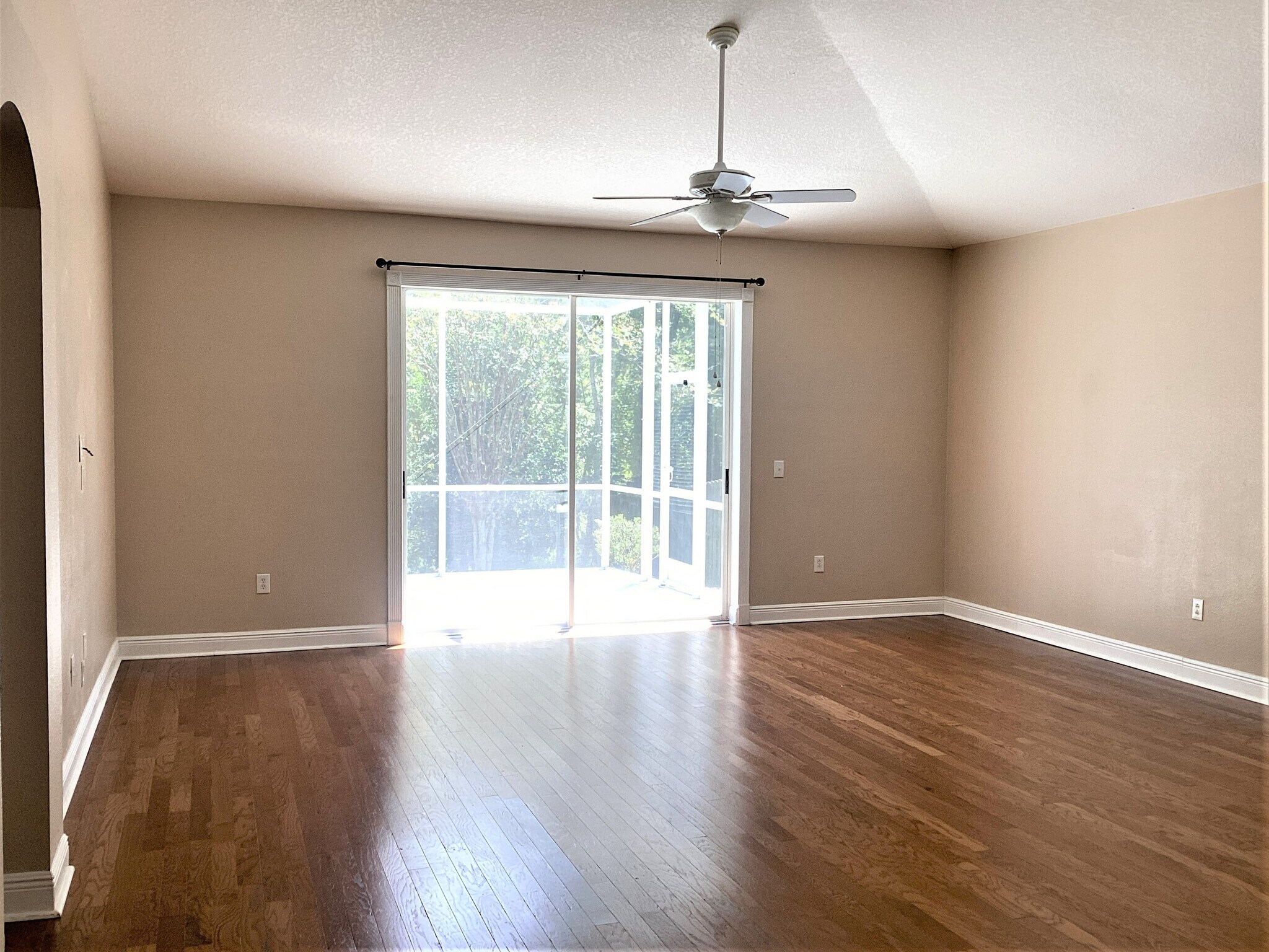 Building Photo - 25008 Hyde Park Blvd