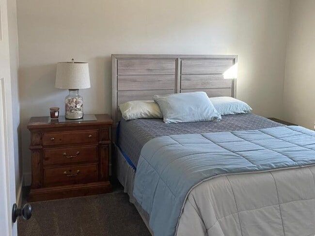 Building Photo - 1335 N 200 E