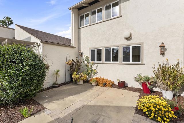 Building Photo - 219 Via Osuna