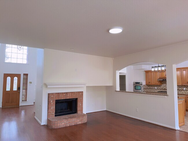 Building Photo - 9114 Woodlake Dr