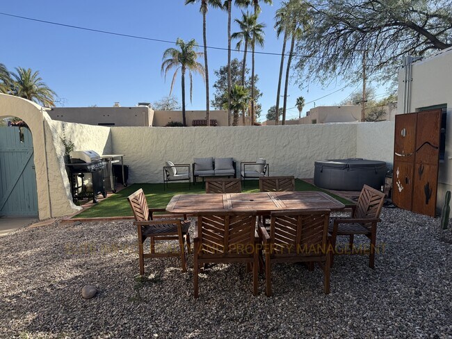 Building Photo - 2548 E 3rd St