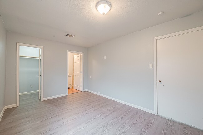 Building Photo - 9302 Fairland Dr