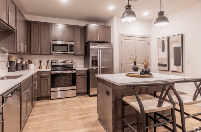 Building Photo - Legends 267