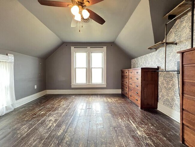 Building Photo - 3085 Overland Ave