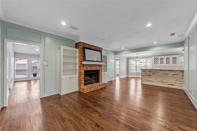 Building Photo - 4636 Versailles Ln