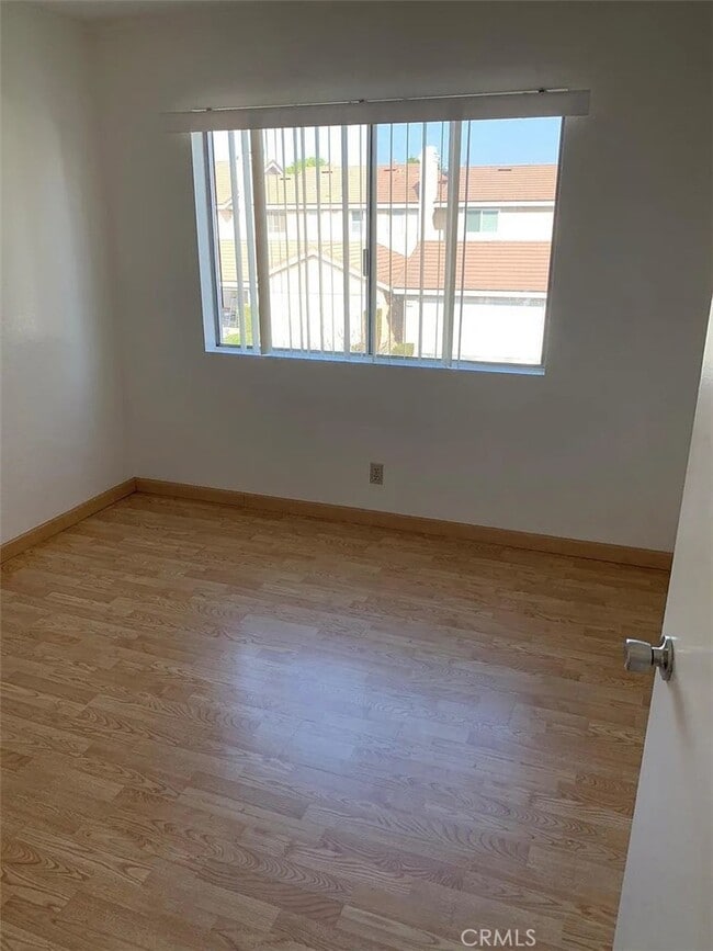 Building Photo - 543 Springbrook N