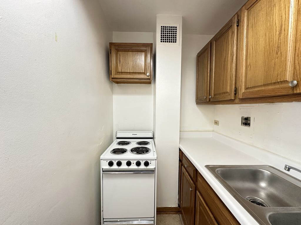 Building Photo - 4180 N Marine Dr