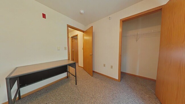 Building Photo - 4 Bedroom, 2 Bathroom