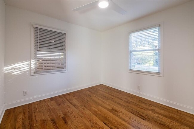 Building Photo - 2071 Miriam Ln