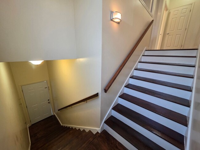 Building Photo - 1102 E 33rd St