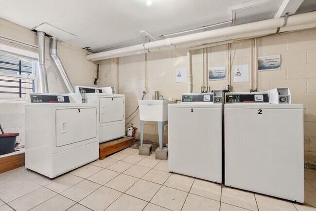 Building Photo - 71 Oxford Ave