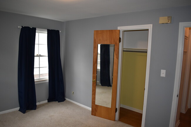 Main level bedroom I - 18921 Coffinberry Blvd