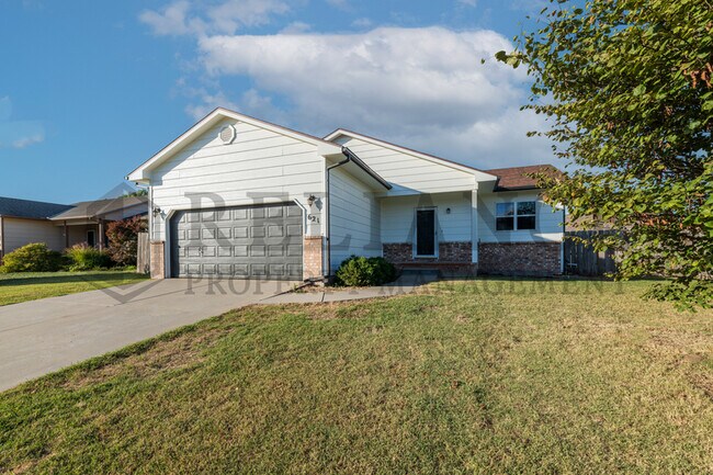 Building Photo - 621 S Longbranch Dr