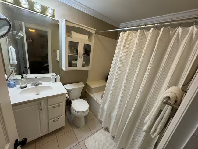 Building Photo - 2210 Christian St