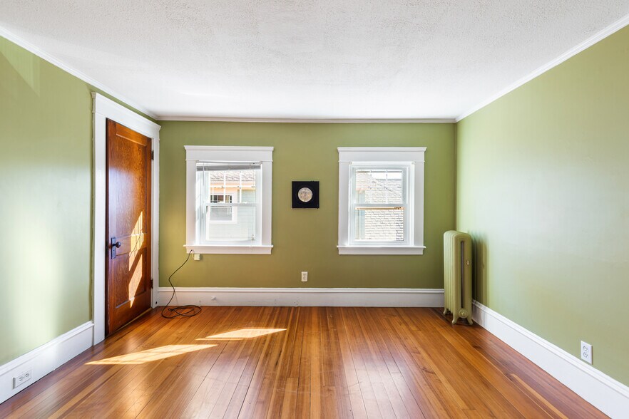 Living Room - 72 Dana St