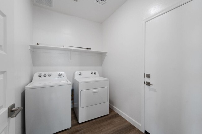 Building Photo - Charming 4BR House in Surprise