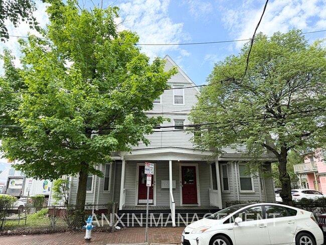 Building Photo - 2 Orchard St