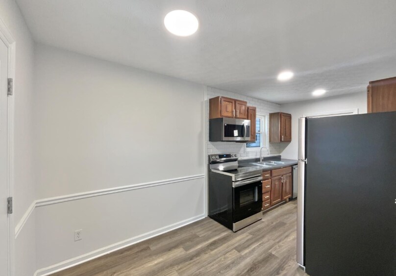 Building Photo - 717 Cleveland Ave