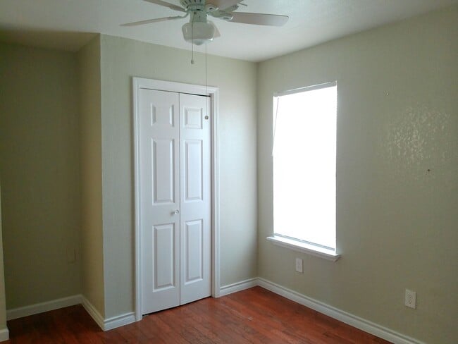 Building Photo - 1509 Marine Dr