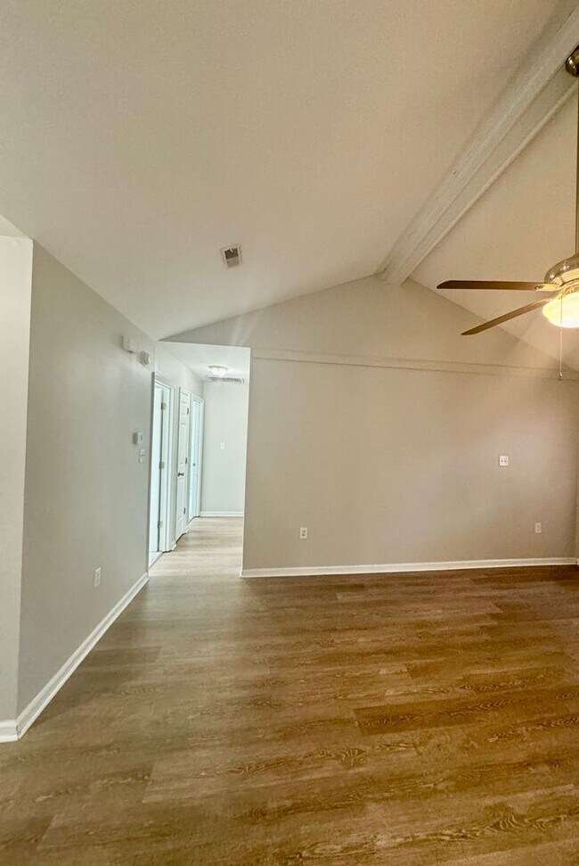 Building Photo - Charming three bedroom, two bathroom home in North Charleston!