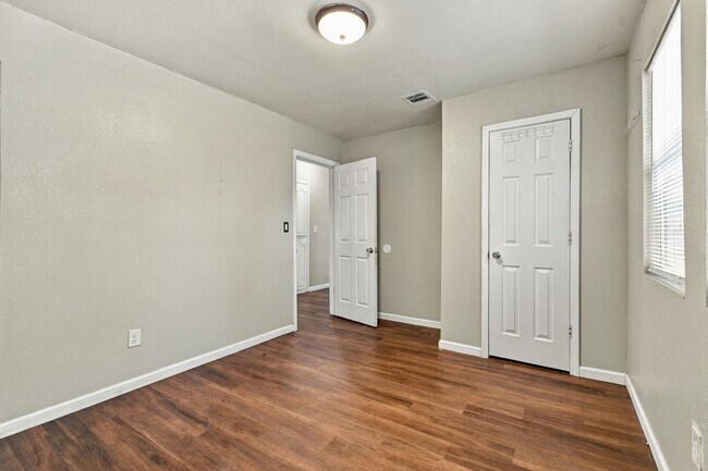 Building Photo - 3709 E 27th Pl