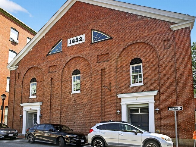 Building Photo - 7 Crombie St