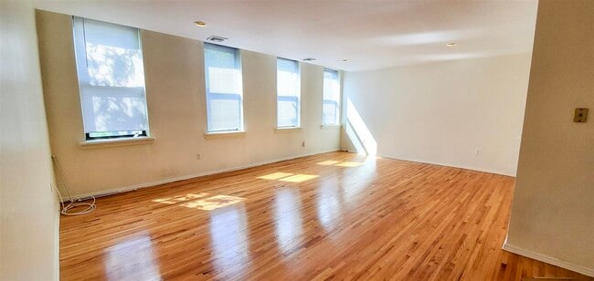Building Photo - 227 Adams St