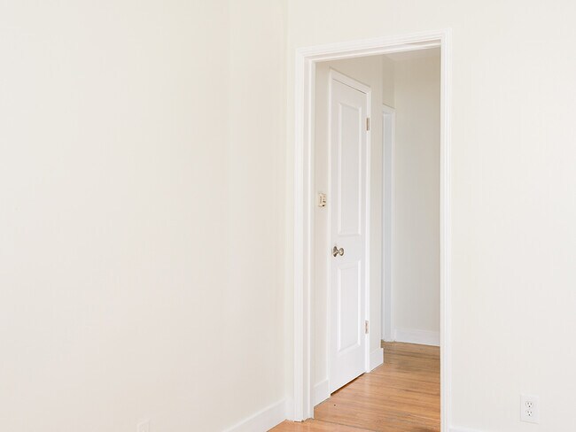 Building Photo - 1517 S Orange Grove Ave