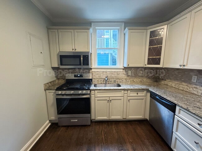 Building Photo - 70 Radcliffe St