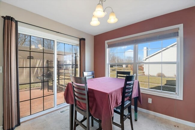 Building Photo - 705 Bergamot Dr