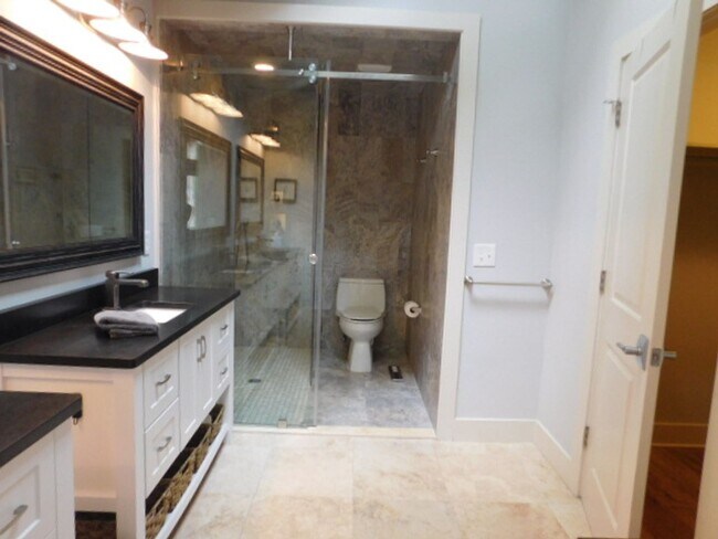 Building Photo - Spacious 2 Bedroom Home Located In Sea Pines