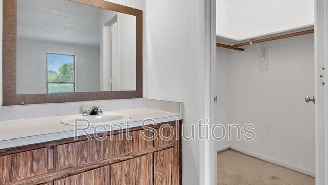Building Photo - 455 Alt 19