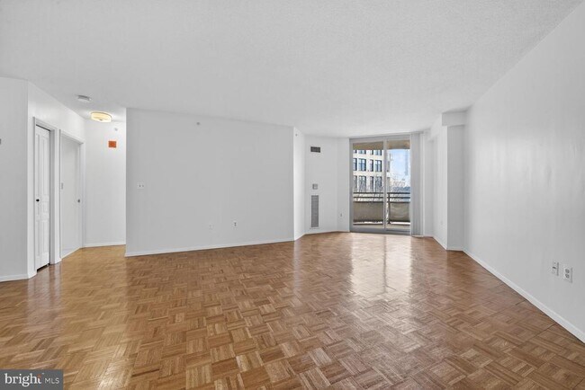 Building Photo - 7111 Woodmont Ave