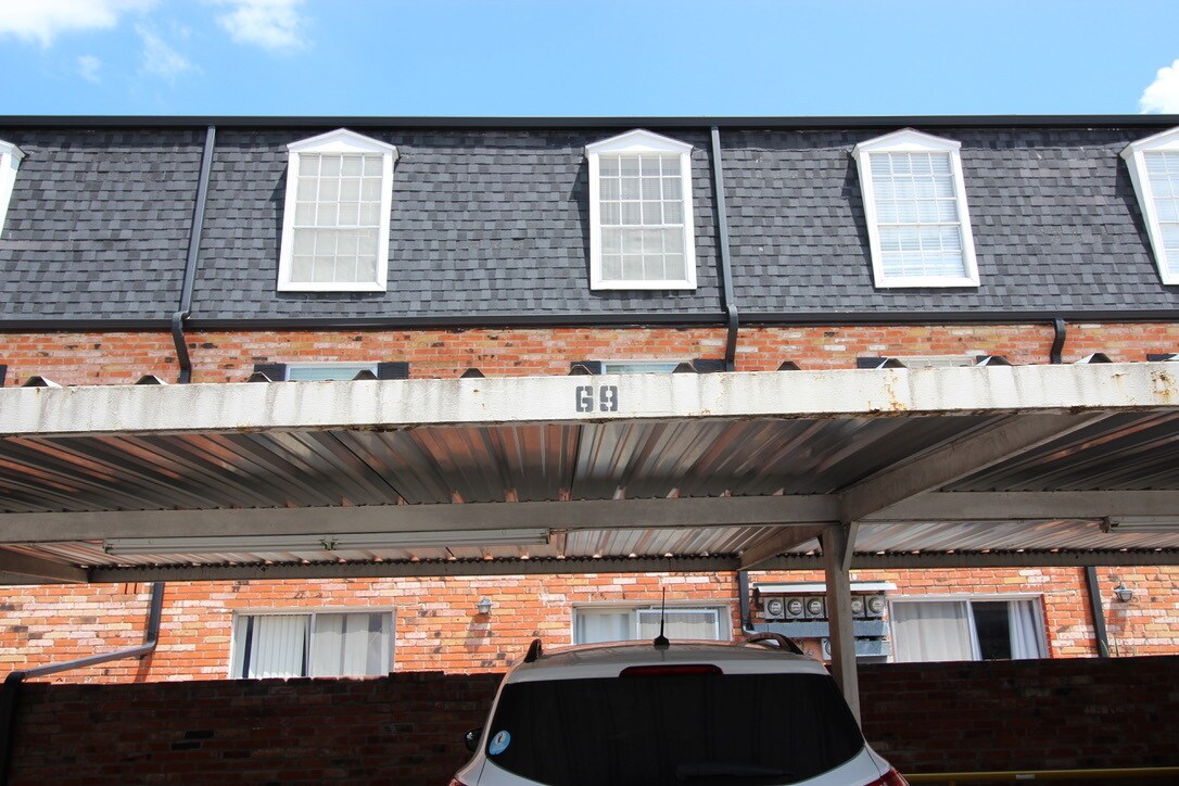 Building Photo - 8401 N New Braunfels Ave