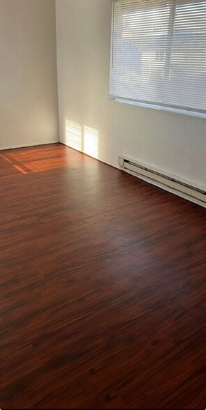 Building Photo - 429 1st Ave N