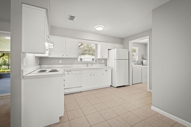 Building Photo - Newly Updated Home On Cul De Sac