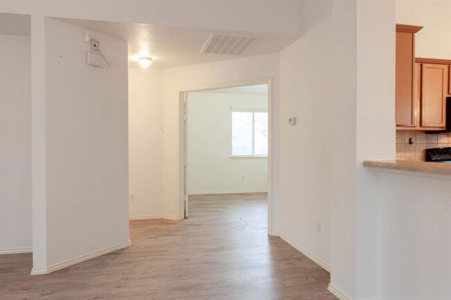 Building Photo - 906 Aiken Dr