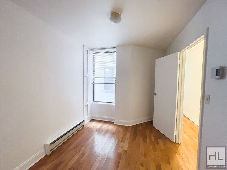 Building Photo - Classic Bushwick Floor-through 2-Bed 1-Bed / Maria Hernandez Park