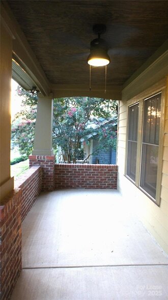 Building Photo - 2014 Rozzelles Ferry Rd