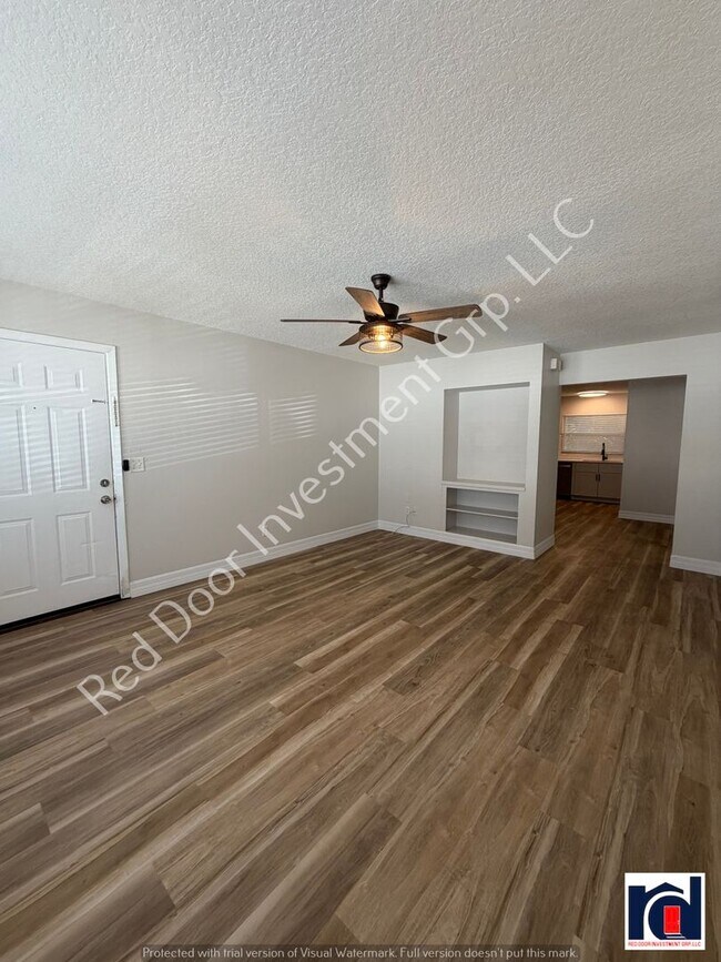 Building Photo - Renovated Spacious 2/2~w/All-in One Washer/Dryer & New AC~Deland