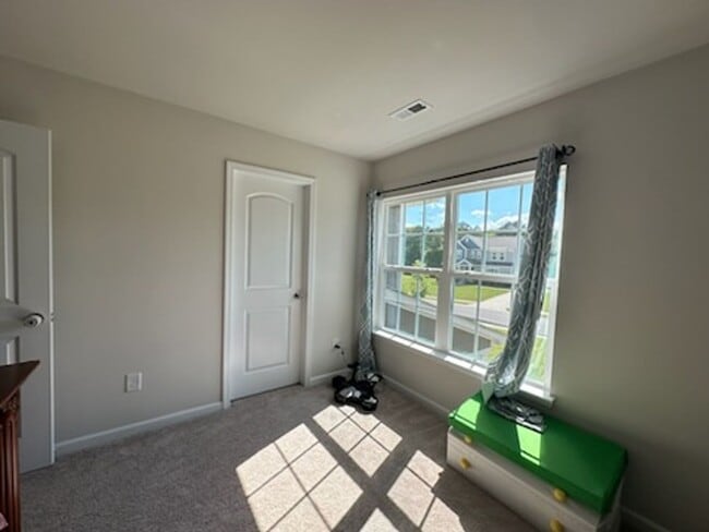 Building Photo - Like New Beautiful home in Wesley Chapel