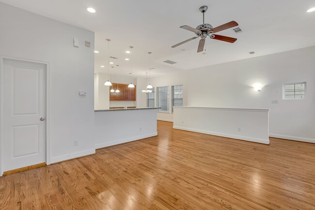 Building Photo - 2511 Sherwin St