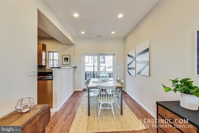 Building Photo - 535 Gresham Pl NW