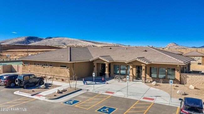 Building Photo - 5827 Gerard Dr
