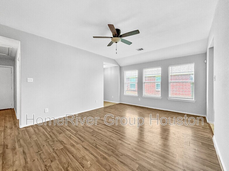Building Photo - 4311 Amaryllis Ave